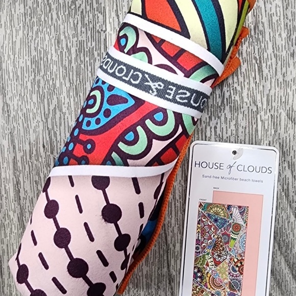 HOUSE OF CLOUDS SAND-FREE MICROFIBER BEACH TOWEL - Picture 4 of 6